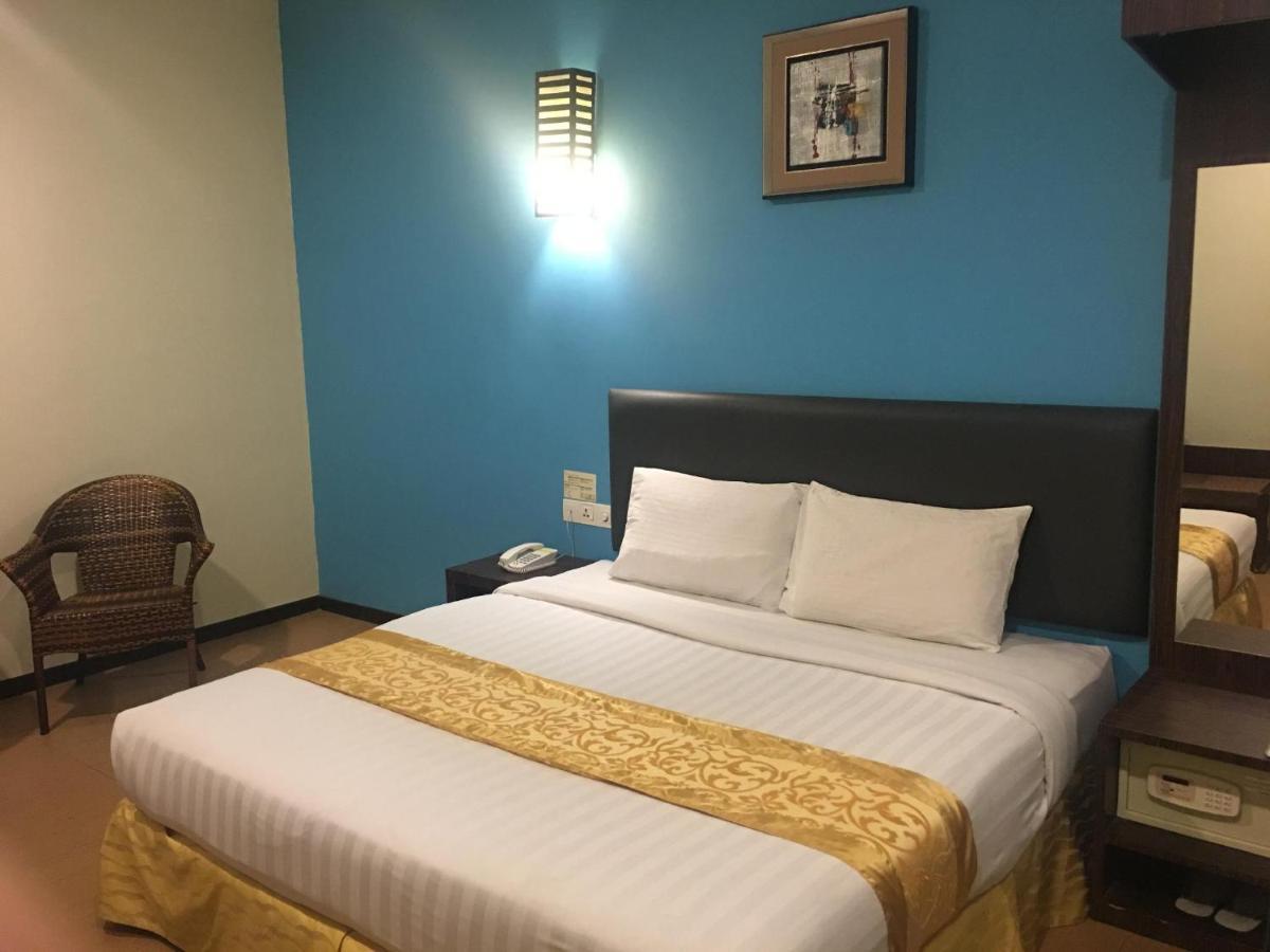 Hotel Zamburger Skudai Bagian luar foto