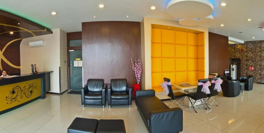 Hotel Zamburger Skudai Bagian luar foto